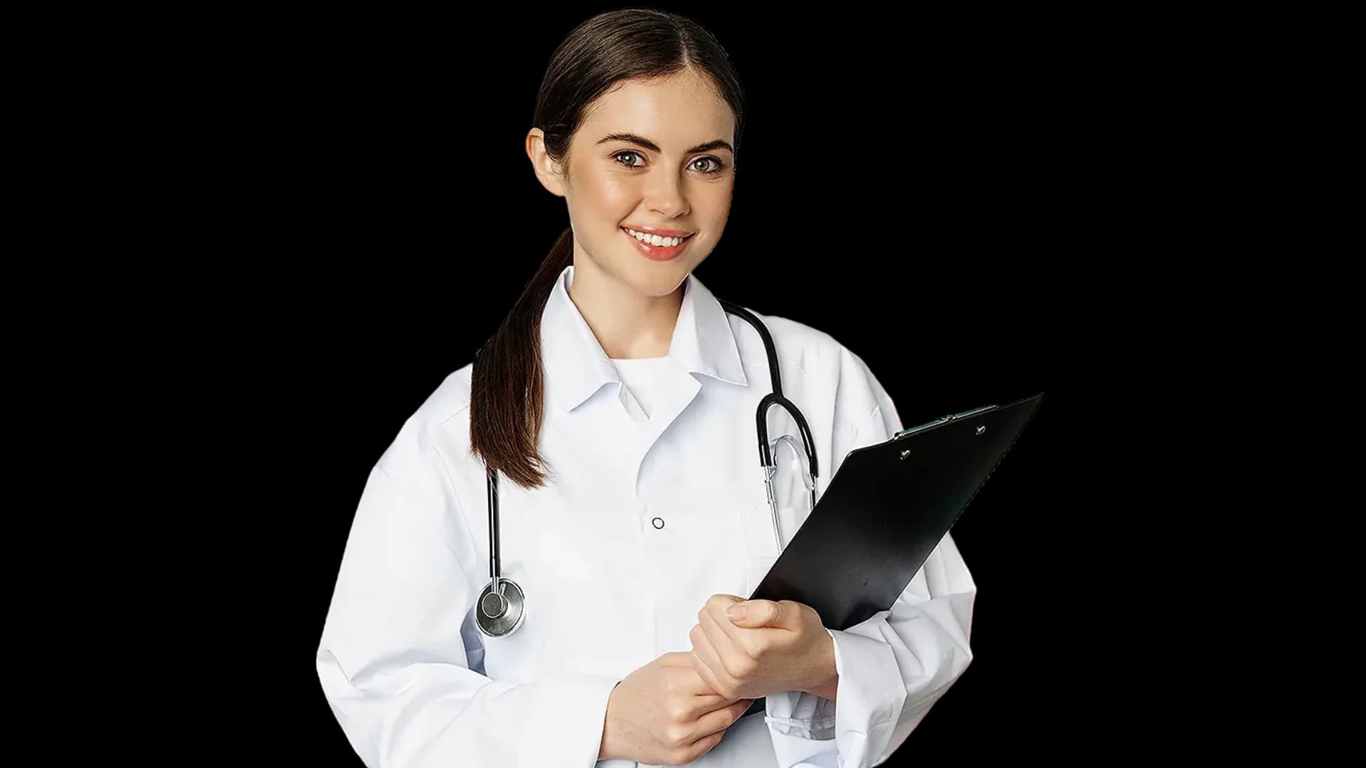 Dottoressa sorridente in camice bianco con stetoscopio e cartella clinica
